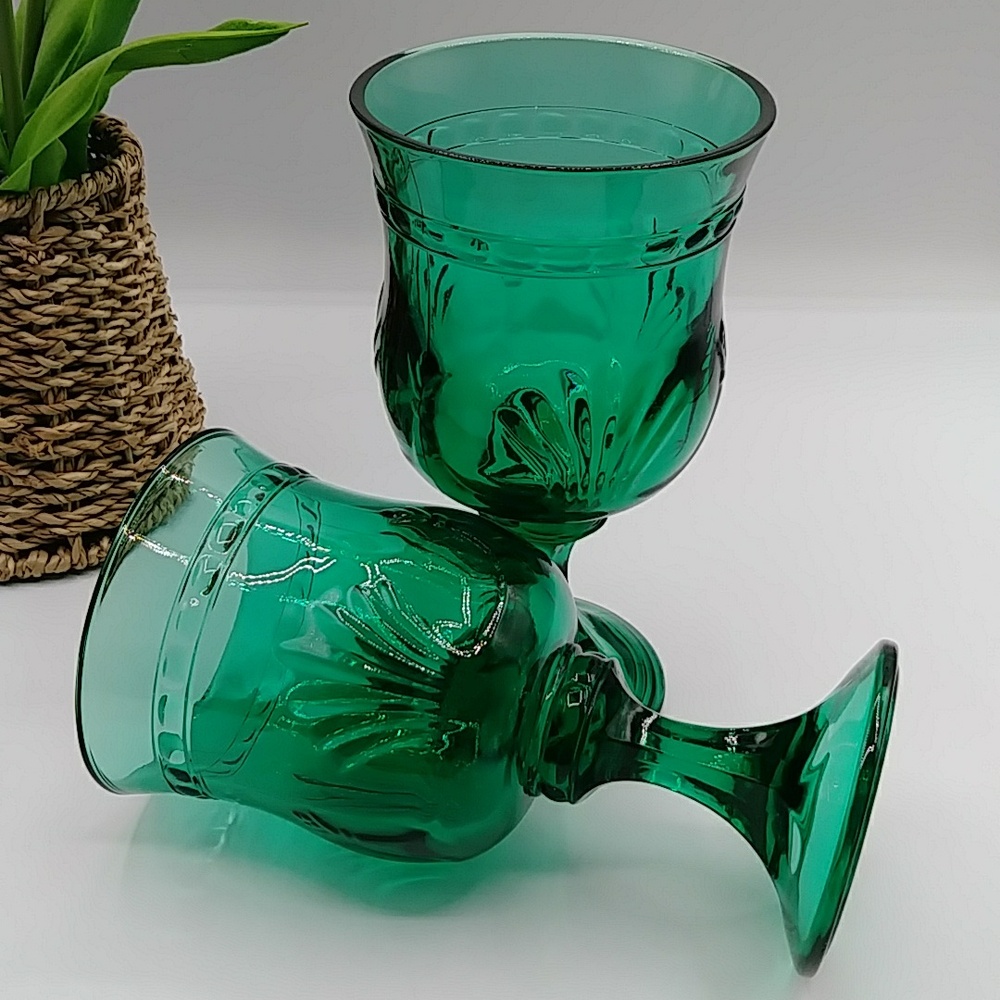 HOLIDAYS! 2 Green Ornate Goblets on pedestal. - Picture 4 of 6